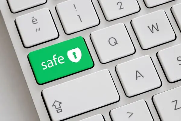 7 ways DNS filtering keeps users safe (and makes your job easier)