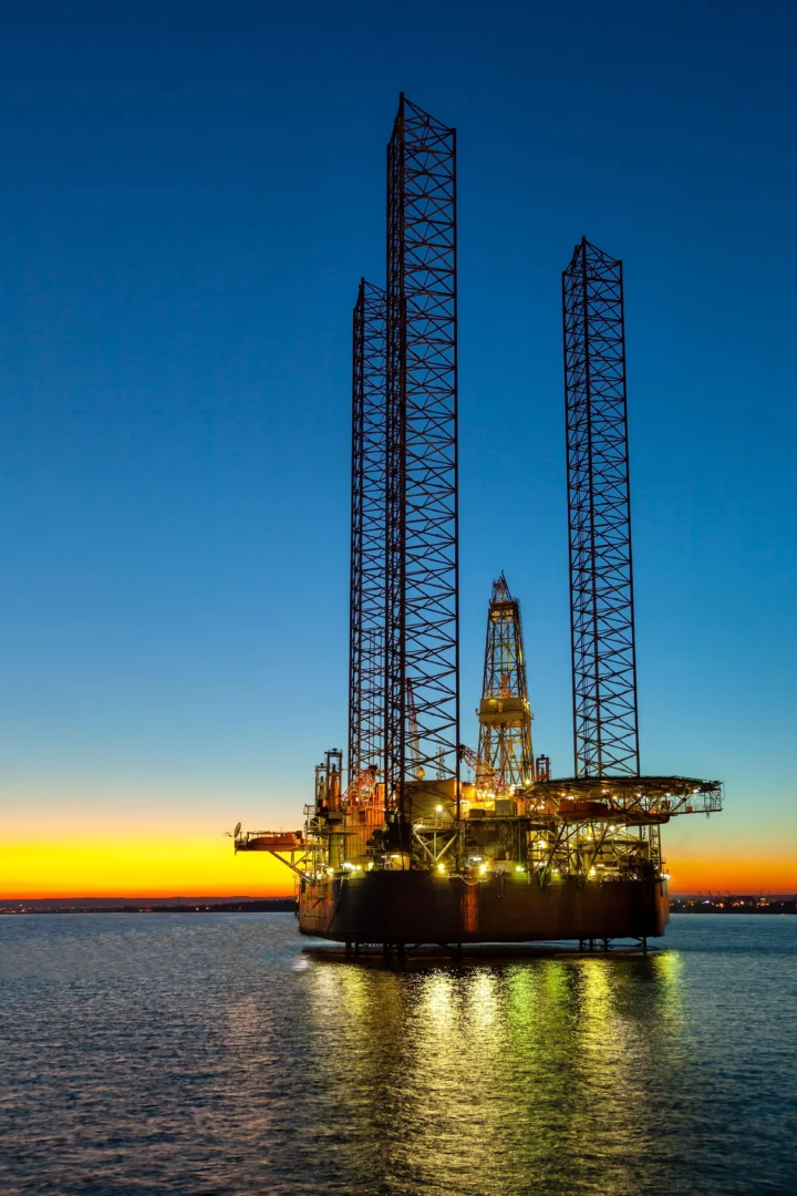 oil refinery - distributed workforce